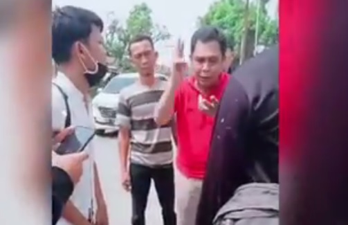 Arogan,Oknum Perangkat Desa Bubarkan Aksi Pembagian Masker Gratis