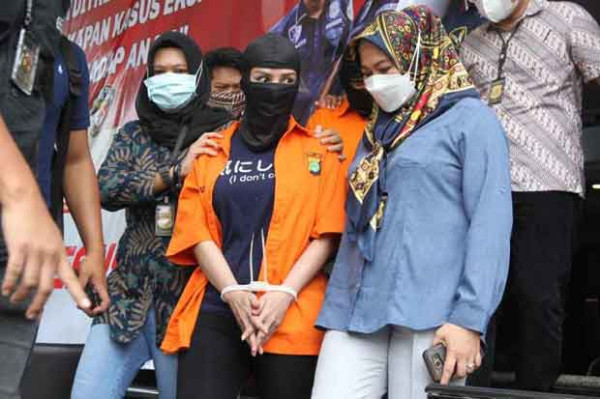 Cynthiara Alona Buka Baju dan Celana Sebelum Jadi Tersangka Prostitusi