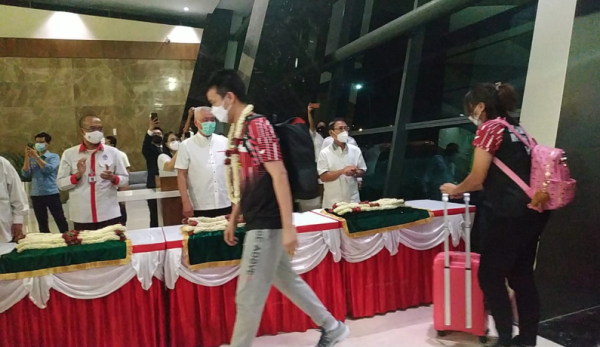 Tiba di Tanah Air, Tim Bulu Tangkis Indonesia Disambut Bak Juara All England