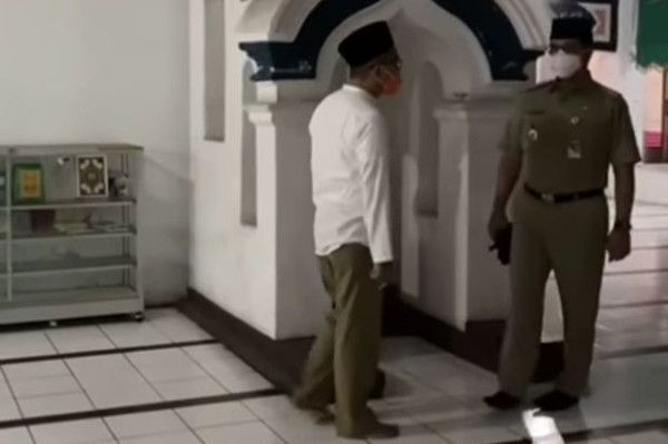 Selesai Salat Subuh di Masjid Nurul Abrar, Anies Cek Piano di Gereja Sion