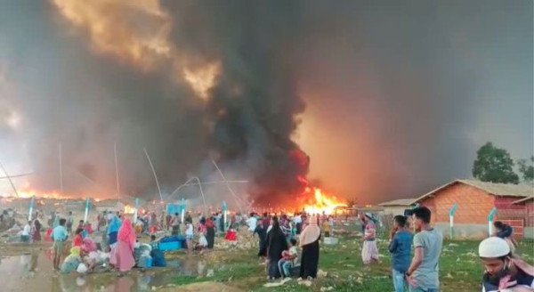 Kebakaran Besar Hancurkan Kamp Pengungsi Rohingya di Bangladesh