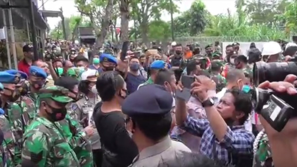 Puluhan Anggota TNI AU Adang Eksekusi Rumah dan Lahan di Medan