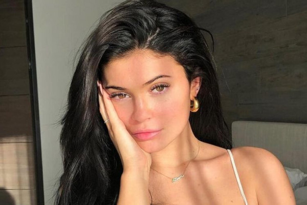 Kylie Jenner Beri Penjelasan setelah Dikritik soal Donasi di GoFundMe