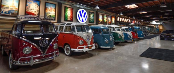 Edan, Komedian Amerika ini Koleksi 80 Volkswagen Combi