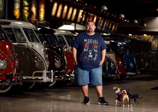 Edan, Komedian Amerika ini Koleksi 80 Volkswagen Combi