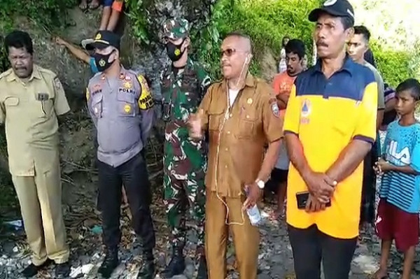 Warga Maluku Tengah Berbondong Bondong Berburu Emas di Pantai, Camat Amahai Perintahkan Perketat Perbatasan