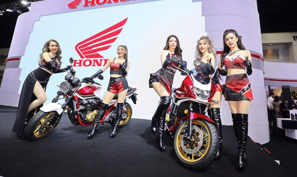 Cantiknya SPG Bangkok Motor Show yang Sudah Tidak Lagi Bermasker