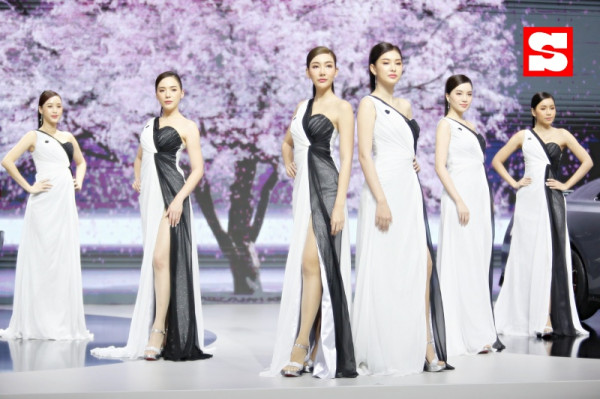 Cantiknya SPG Bangkok Motor Show yang Sudah Tidak Lagi Bermasker