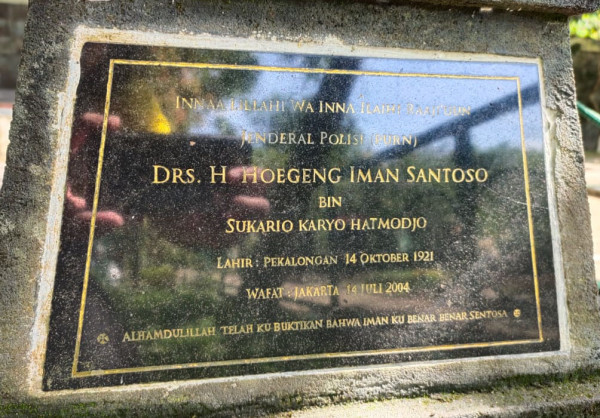 Wasiat Romantis Jenderal Hoegeng Minta Dimakamkan di Tajur Halang Bogor, Ada Pesan Unik di Nisannya