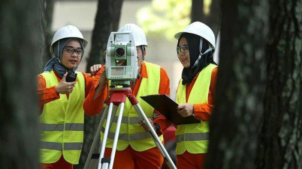 Kelebihan dan Kekurangan Memilih Program Politeknik