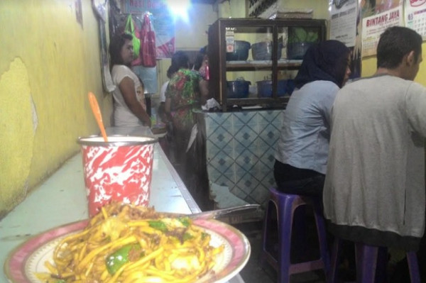 Bikin Ketagihan, Ini Lho Rahasia Nasi Goreng Babat Iso Legendaris Mbak Yati Salatiga