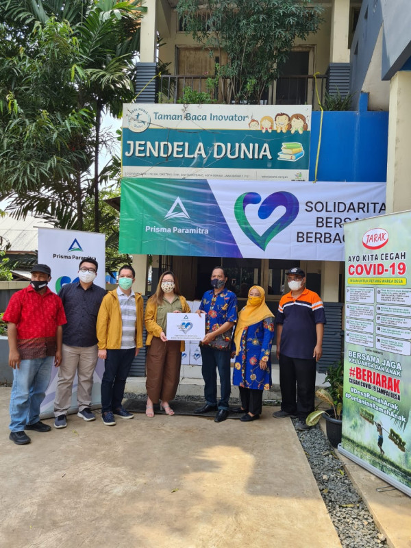 Distributor Baja Ini Beri Masker dan Hand Sanitizer ke Pemulung serta Anak Jalanan