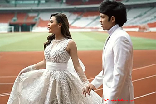 4 Gaun Dramatis Aurel Hermansyah saat Foto Prewedding di GBK, Beratnya hingga 10 Kg