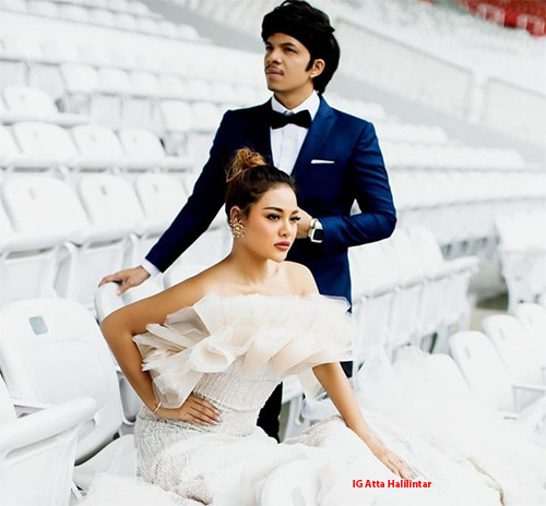 4 Gaun Dramatis Aurel Hermansyah saat Foto Prewedding di GBK, Beratnya hingga 10 Kg