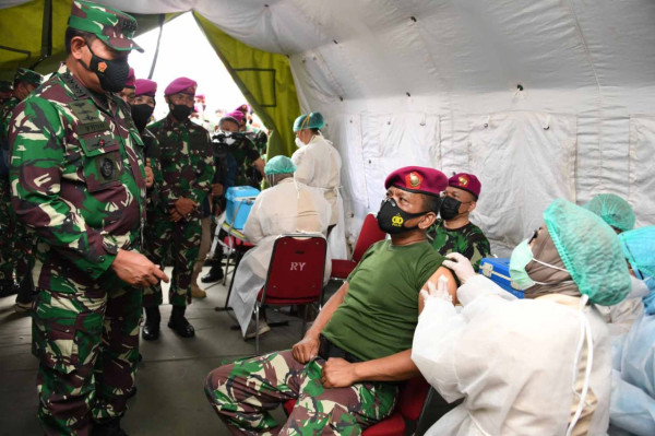 KSAL Tinjau Serbuan Vaksinasi Prajurit Korps Marinir