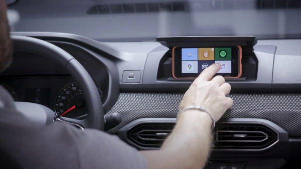 Dacia Ubah Smartphone Jadi Head Unit Canggih dalam Sekejap
