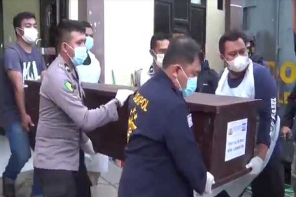 Jenazah Lukman dan Istrinya Yogi Sahfitri Fortuna Terduga Pelaku Bom Gereja Katedral Makassar Dimakamkan di Maros
