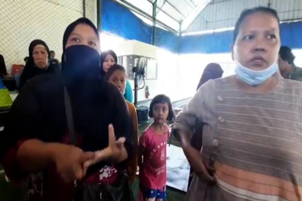 Jatah Makan Telat, Pengungsi Kebakaran Kilang Minyak Balongan Marah Ngadu ke Lucky Hakim