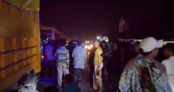 Tragis, Pemotor Tewas Usai Terpental Masuk Kolom Truk