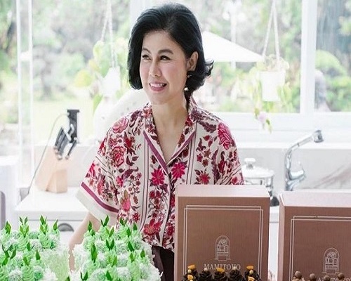 5 Inspirasi Tampil Feminin di Usia 55 Tahun Ala Desiree Tarigan