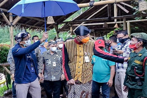 Sandiaga Uno dan Ganjar Pranowo Nongkrong Bareng di Desa Wisata Lerep