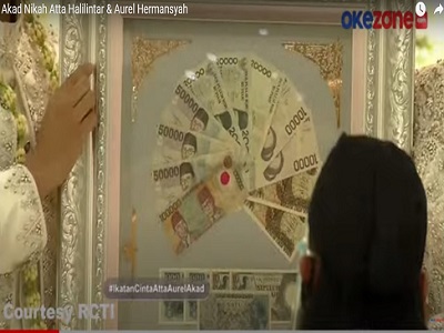 Atta Pinang Aurel dengan Mas Kawin Uang Kuno Rp 342.021
