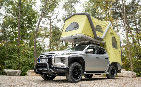 Gendong Tenda, Mitsubishi Triton Siap Diajak Berkemah
