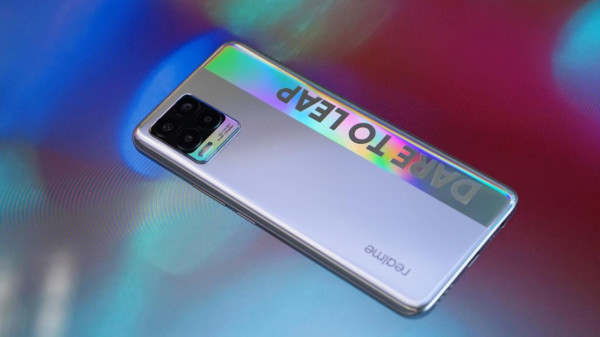 Adu Keren Kamera dan Desain realme 8 vs Samsung Galaxy A32