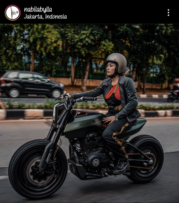 5 Artis Wanita Indonesia yang Hobi Mengendari Moge
