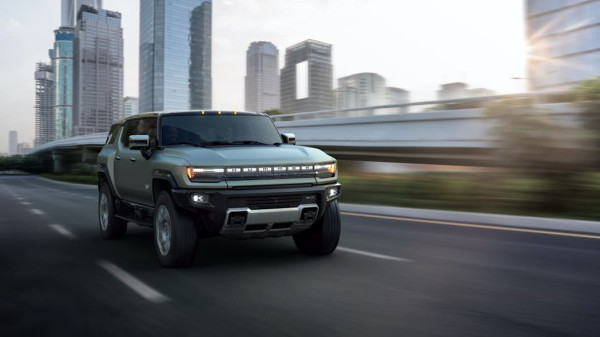 Ini Kelebihan SUV GMC Hummer EV sang Pembunuh Jeep Wrangler