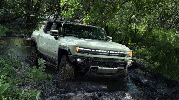 Ini Kelebihan SUV GMC Hummer EV sang Pembunuh Jeep Wrangler