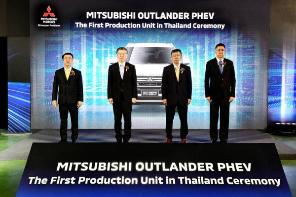 Mitsubishi Pertimbangkan Bawa Outlander PHEV Buatan Thailand