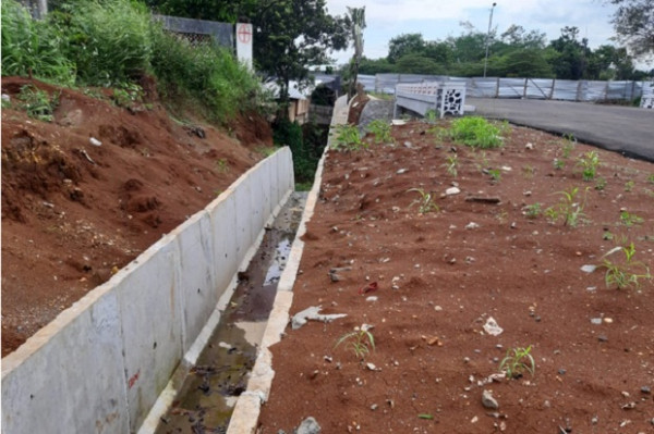Miris! Jembatan Kalibaru II Senilai Rp8 Miliar Selesai Dibangun Tapi Belum Bisa Dipakai