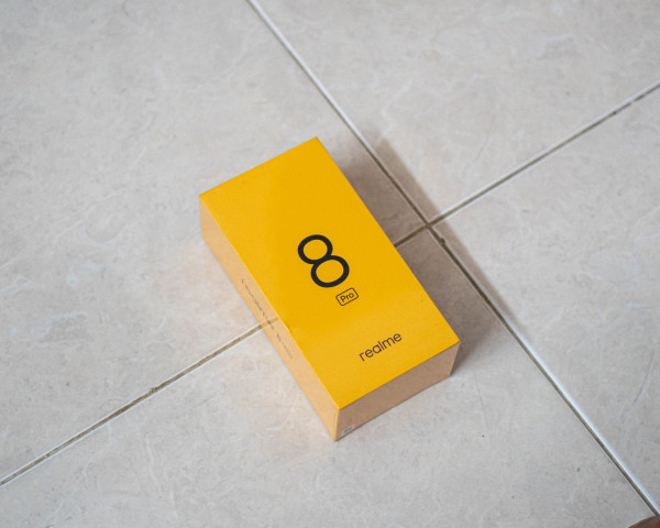 Unboxing Realme 8 Pro, Rp4,5 Juta, Kamera 108 MP dan Layar Super AMOLED