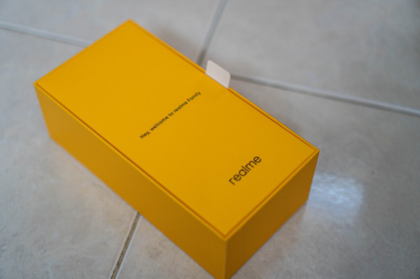 Unboxing Realme 8 Pro, Rp4,5 Juta, Kamera 108 MP dan Layar Super AMOLED