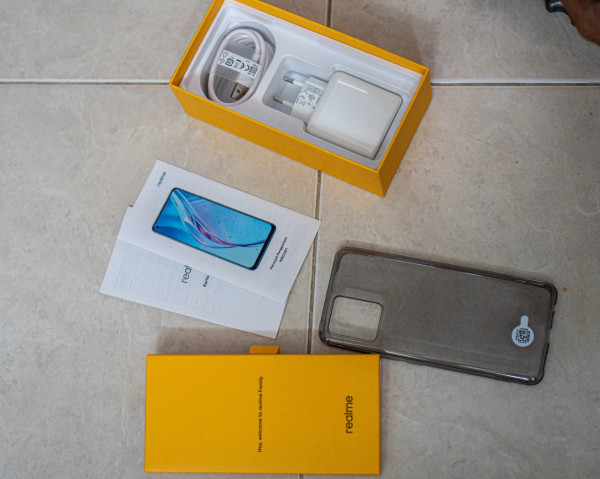 Unboxing Realme 8 Pro, Rp4,5 Juta, Kamera 108 MP dan Layar Super AMOLED