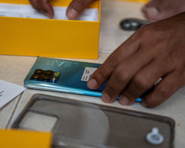 Unboxing Realme 8 Pro, Rp4,5 Juta, Kamera 108 MP dan Layar Super AMOLED