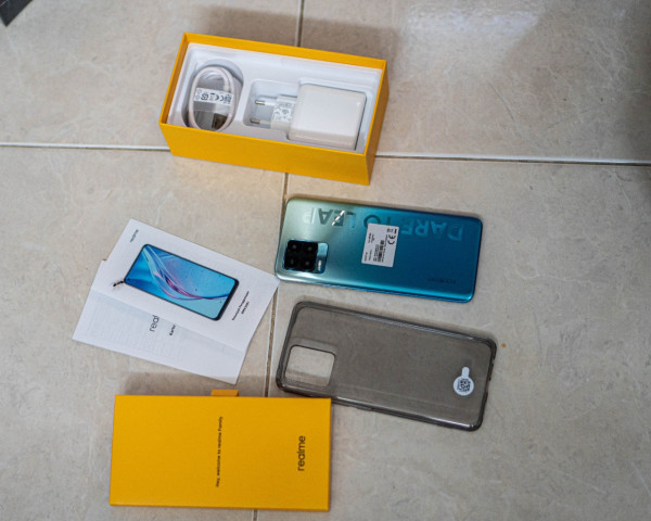 Unboxing Realme 8 Pro, Rp4,5 Juta, Kamera 108 MP dan Layar Super AMOLED