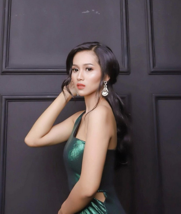 4 Potret Gaya OOTD Miss Landscape Indonesia, Era Setyowati yang Jadi Perbincangan Publik