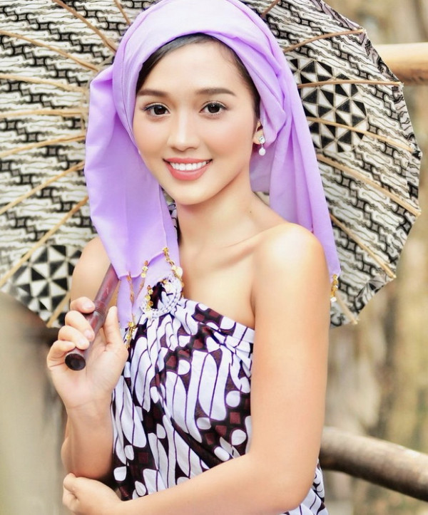 4 Potret Gaya OOTD Miss Landscape Indonesia, Era Setyowati yang Jadi Perbincangan Publik