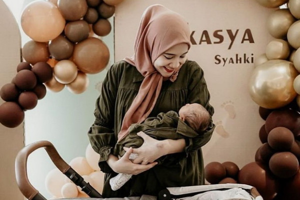 Zaskia Sungkar Bagikan Foto Ganteng Ukkasya, Netizen: Ini Bibit Unggul Irwansyah