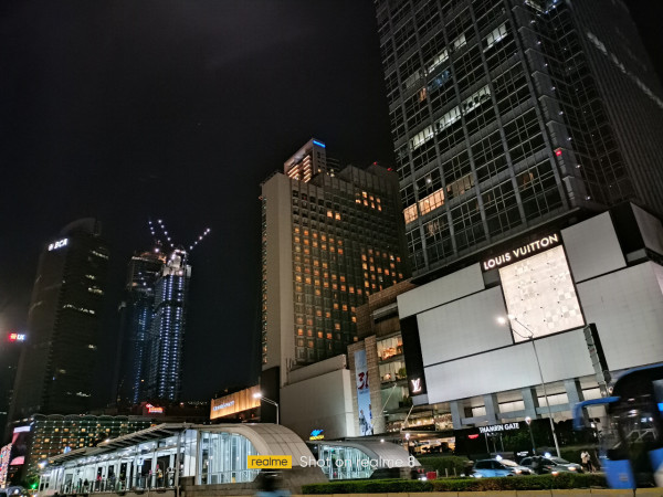 Review realme 8, Smartphone Stylish dengan Kemampuan Menjanjikan