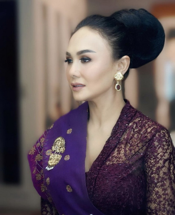 Yuni Shara Tetap Cantik Jelang Kepala Lima, Netizen: Ayune Pol, Njawani