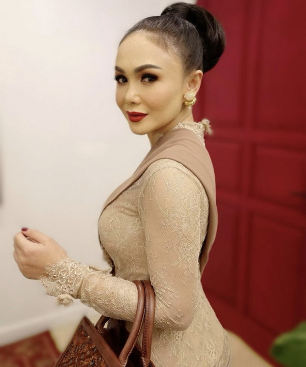 Yuni Shara Tetap Cantik Jelang Kepala Lima, Netizen: Ayune Pol, Njawani