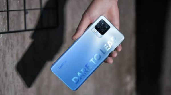Banyak Fitur dalam Desain Segar, Ini Perbandingan realme 8 Pro dan Galaxy A52