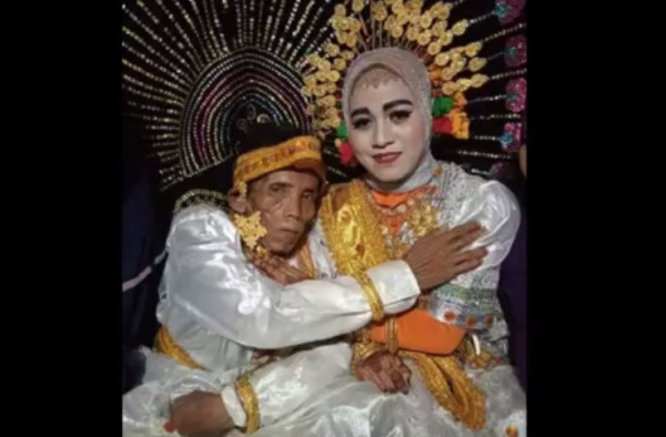 Jangan Baper! Kakek di Bone Nikahi Gadis Cantik Berusia 19 Tahun