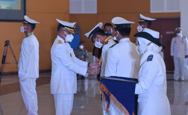 143 Perwira Pelayaran Niaga Poltekpel Banten Diwisuda