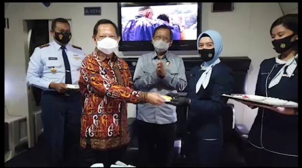 Menko Polhukam Bersama Mendagri Rayakan HUT ke-75 TNI AU dari kabin C-130 Hercules