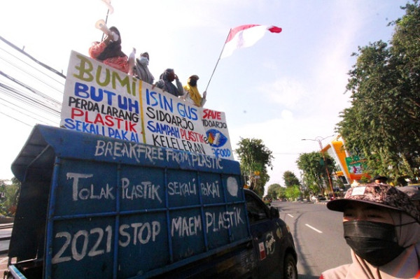 Seafood Sidoarjo Terkontaminasi Mikroplastik, Aktivis Desak Perda Penggunaan Plastik