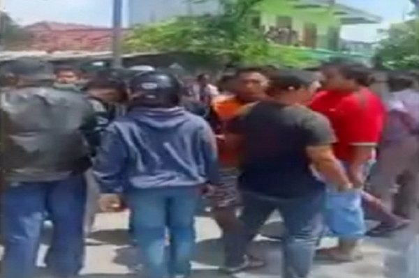 Puluhan Anggota 2 Perguruan Silat Bentrok di Jalanan, Belasan Pemuda Terluka Dua Motor Rusak